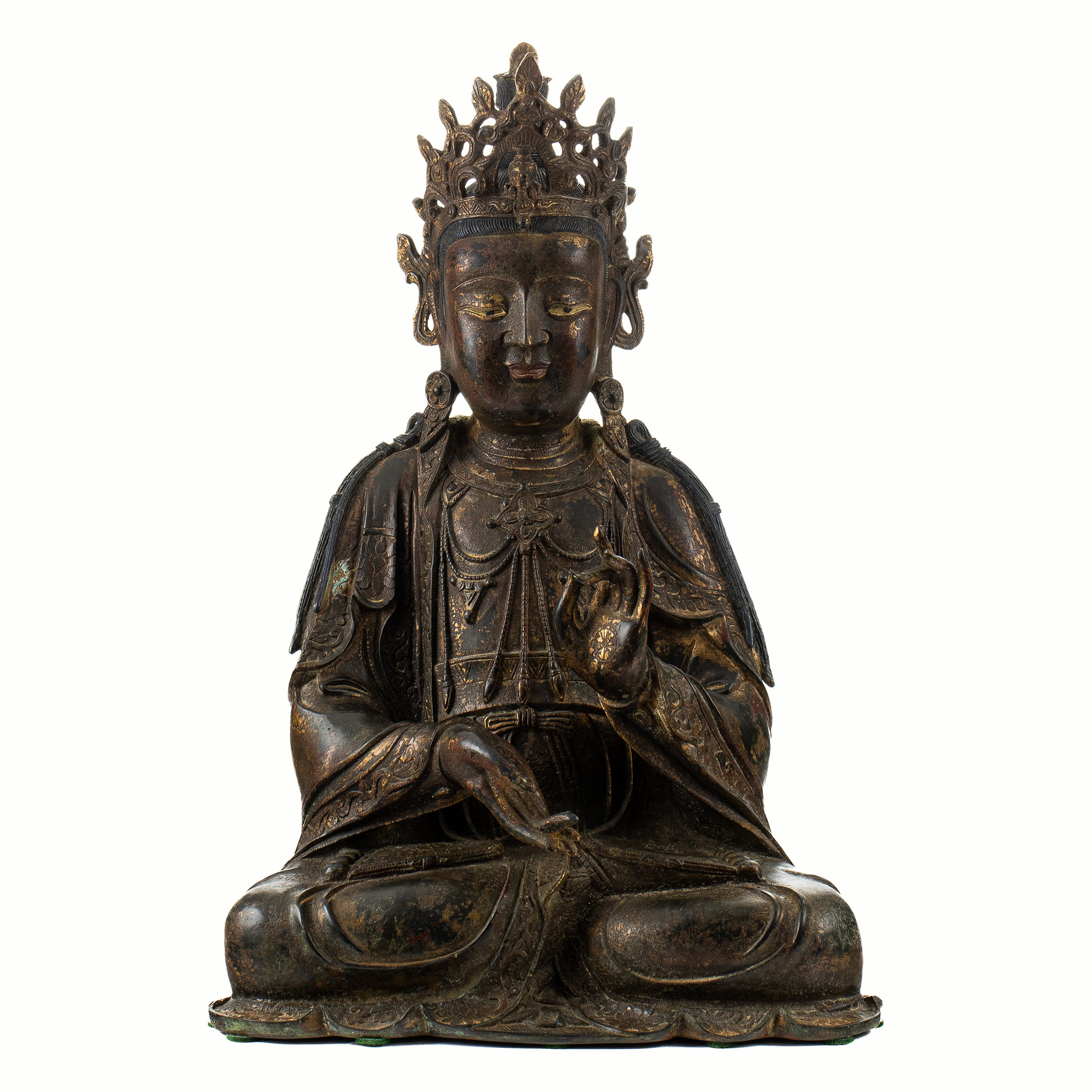 A large Chinese gilt bronze figure of Guanyin, Ming dynasty.