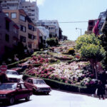 Lombard Street, San Francisco California, June 1987 / Wikimedia Commons