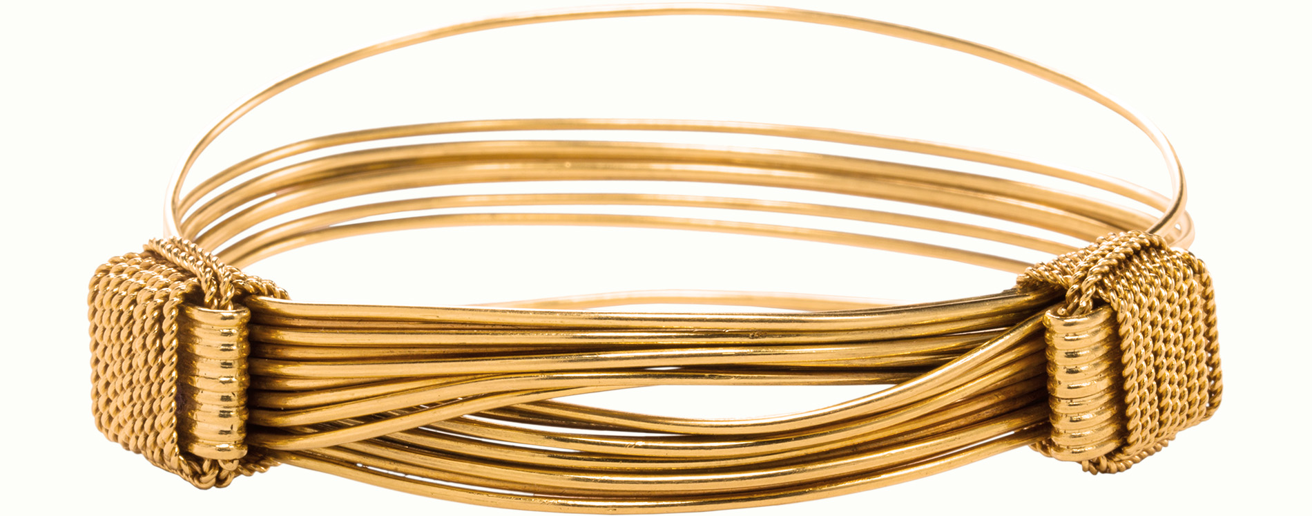 Gucci, an 18k gold ‘elephant hair’ bangle bracelet.