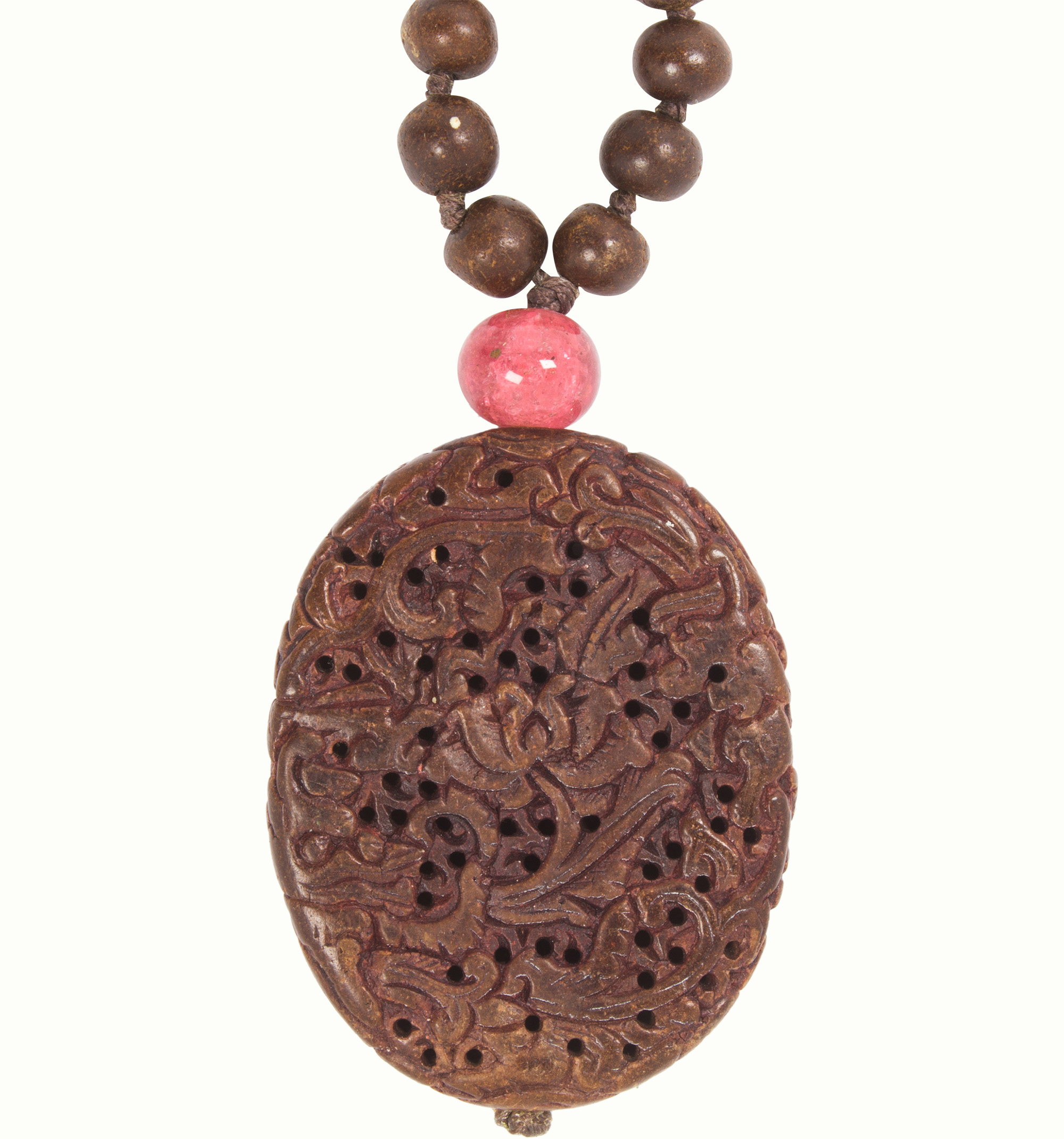 A Chinese medicinal bead necklace and pendant. Estimate: $1,000–$1,500