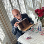 Deric providing valuation expertise to guests on their items.