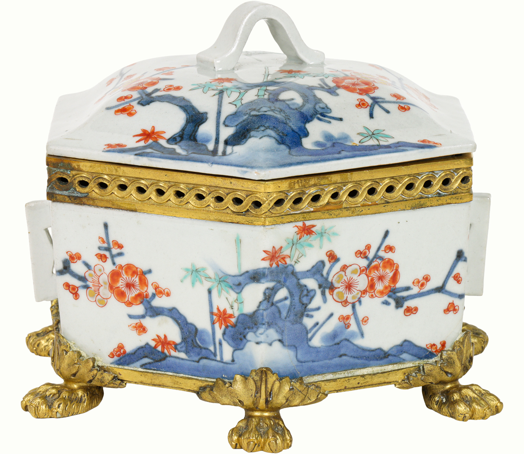A Japanese Kakeimon lidded pot-pourri vase, 18th century. <br><b>Estimate: $4,000–$6,000</b>