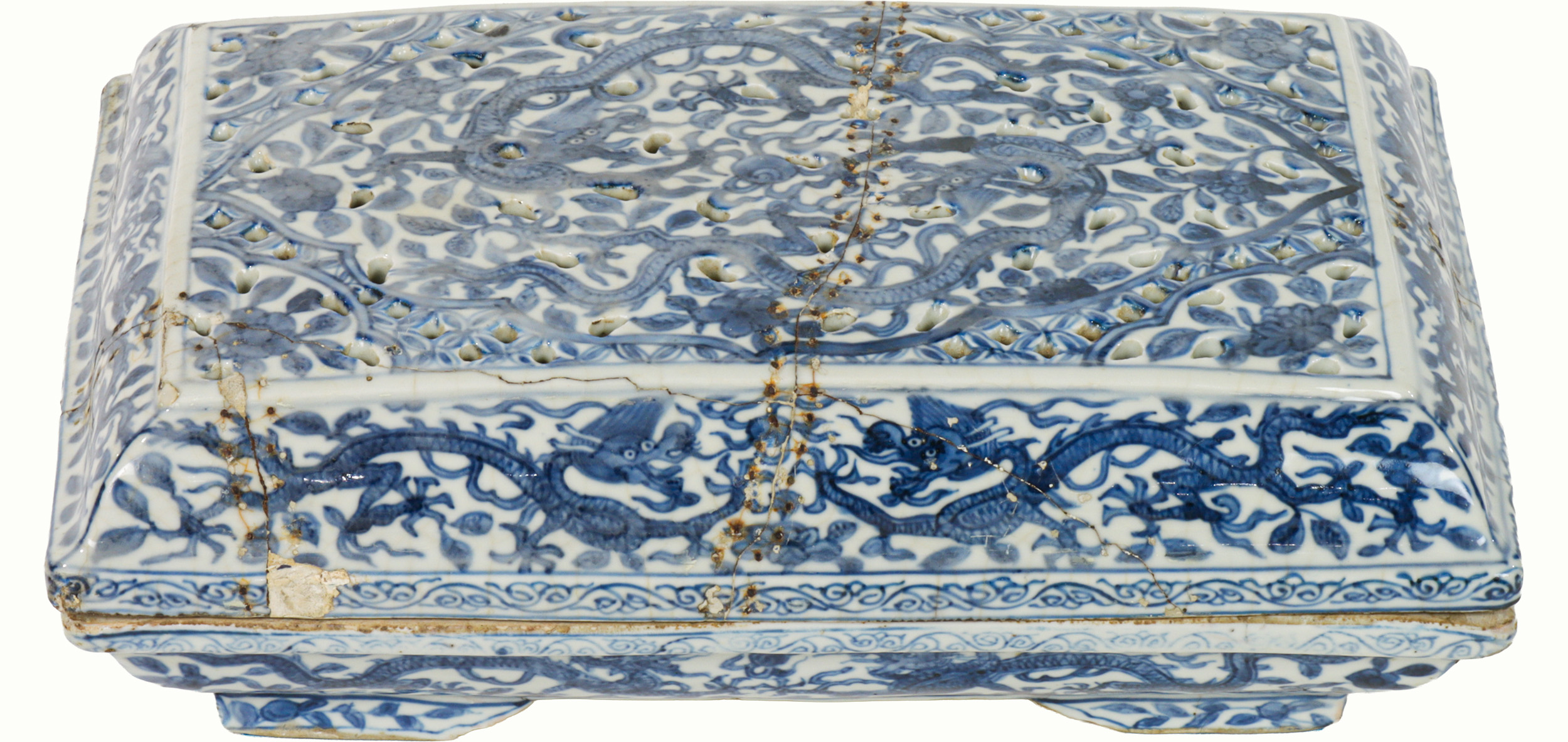 A Chinese blue and white rectangular box and cover, Wanli mark and of the period. <br><b>Estimate: $1,000–$1,500</b>